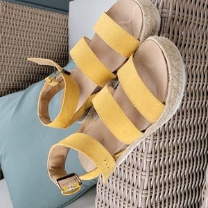 🤍Universal Thread Sandals